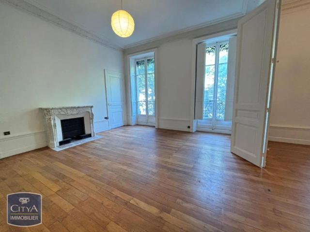 Appartement à louer 6 pièces 169.75m²