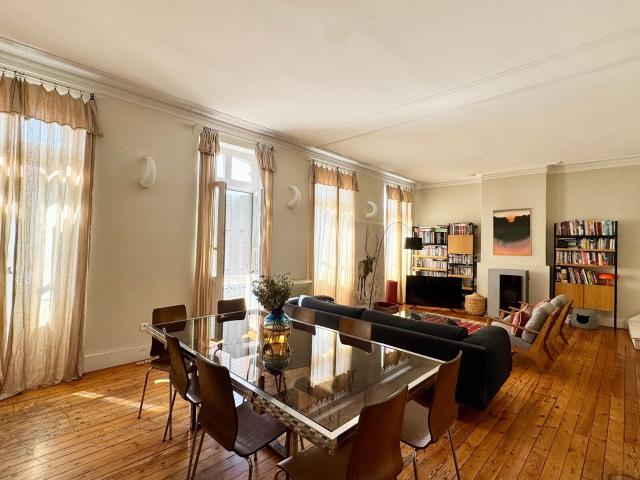 Appartement à louer 6 pièces 198 m