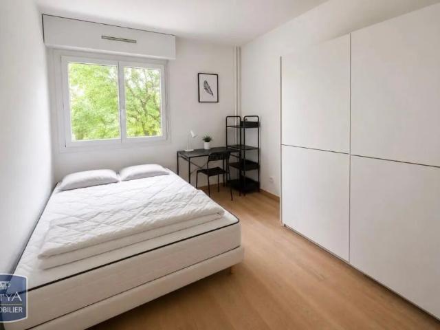 Appartement à louer 6 pièces 107m²