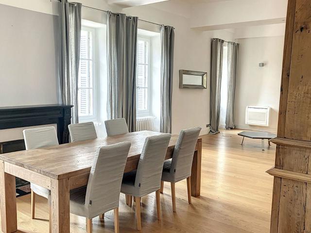Appartement à louer 6 pièces 250,96 m