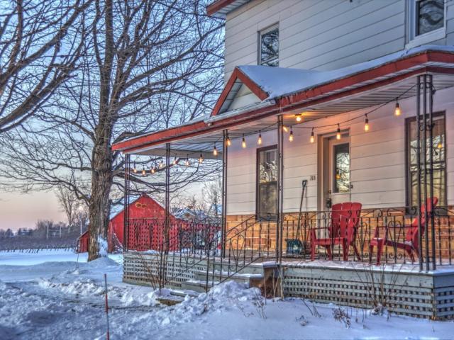 Appartement à Louer 769a chemin de la montagne, Mont Saint Hilaire 12 photos | Logis Québec