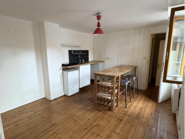 Appartement à louer 700 €