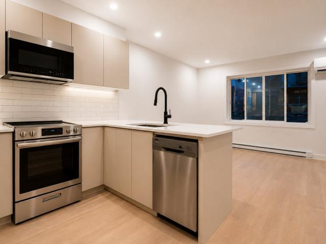 Appartement à Louer 7084 Rue Clark Montréal H2S 3G4, Rosemont/La Petite Patrie Montréal 5 photos | Logis Québec