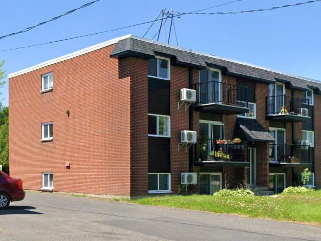 Appartement à Louer 880 Mnt Ste Julie Sainte Julie J3E 1S9, Sainte Julie 4 photos | Logis Québec