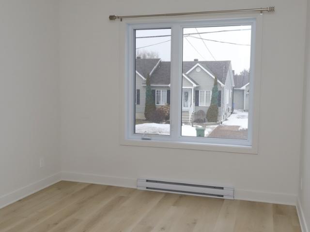 Appartement à Louer 88, rue P. J. Lemoyne, Saint Polycarpe 12 photos | Logis Québec