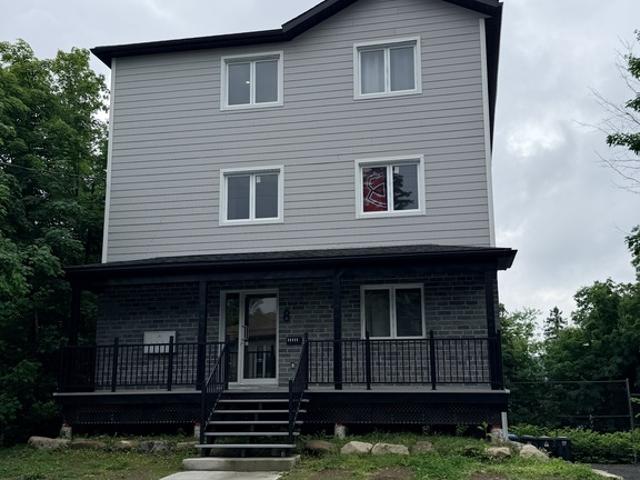 Appartement à Louer 8 rue saint henri O, Sainte Agathe des Monts 15 photos | Logis Québec