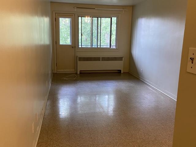 Appartement à Louer 909 St Zotique Est, Rosemont/La Petite Patrie Montréal 4 photos | Logis Québec