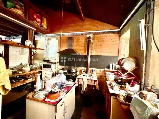 Deux appartements à rénover entièrement !