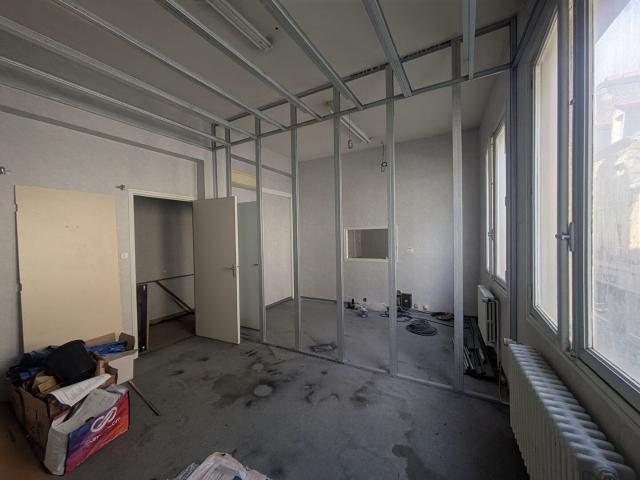 Appartement à rénover Centre ville de Fougères 143m² Fougères