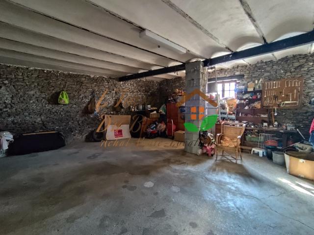 Appartement à rénover avec jardin et place de stationnement