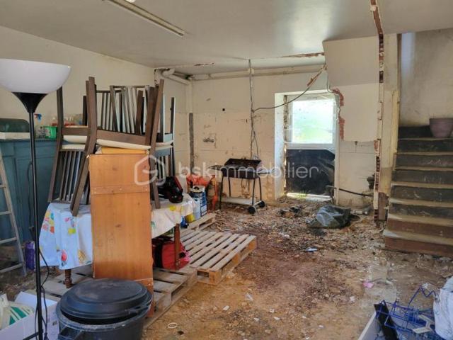 APPARTEMENT À RÉNOVER ENTIÈREMENT – 57 m² – CENTRE BOURG DE GAËL