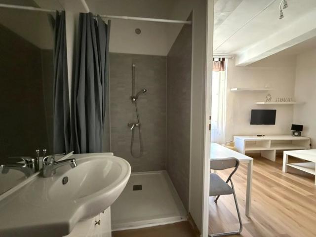 Appartement à Salernes Charmant Studio à Louer
