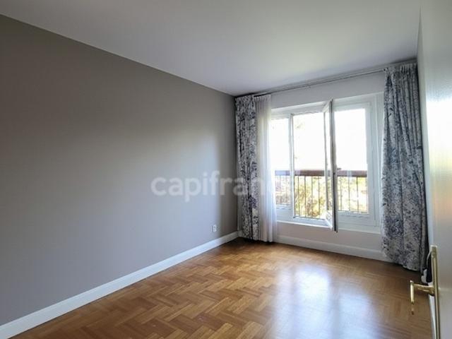 À Chilly Mazarin 91380, découvrez un spacieux 4 pièces de 88 m², lumineux et traversant