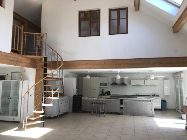 Appartement à vendre 4 pièces 180 M2 Rez de Jardin