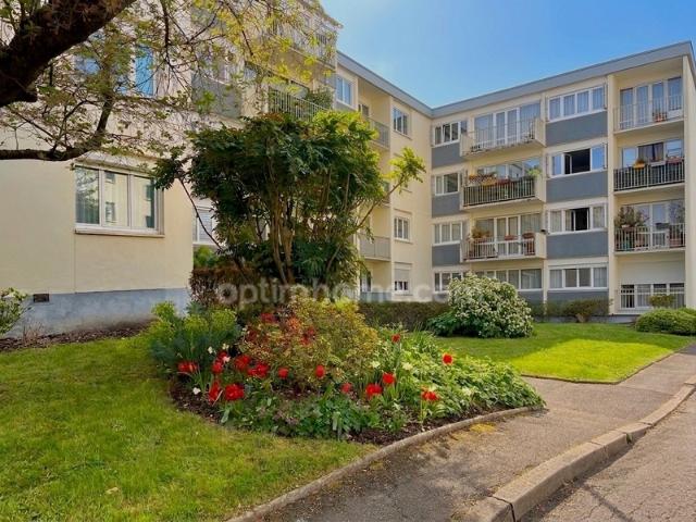 Appartement à vendre 4 pièces 2/3 Chambres LE PLESSIS BOUCHARD 95 place de parking et cave