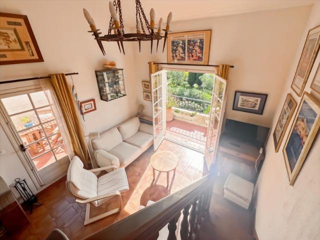 Appartement à vendre 4 pièces PORQUEROLLES 83, rare à la vente appartement 2 terasses et cave, vue et calme
