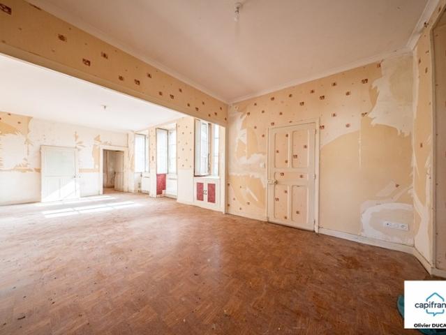 Appartement à vendre 5 pièces ARNAY LE DUC 21 de 94 m² avec garage, place de parking et grand grenier