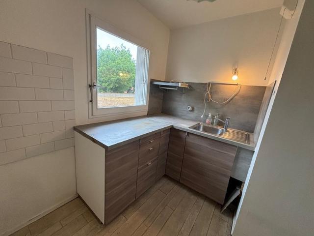 Appartement à vendre 2 pièces de 58m² proche métro, centre commercial et bords du Lac