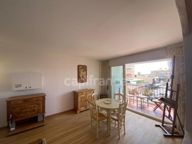 Appartement à vendre 2 pièces Hyeres 83 Port de Hyères. 46m² Hyères
