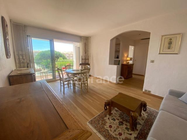 Appartement à vendre 2 pièces HYERES 83 Port de Hyères Parking Terrasses Cave