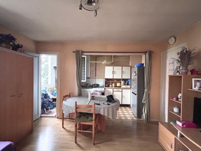 Appartement à vendre 2 pièces LYON 8EME ARRONDISSEMENT 69 BALCON PARKING CAVE PROCHE DES COMMODITES