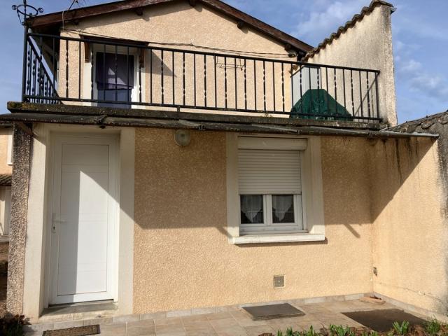 Appartement à vendre 3 pièces à TAPONAS 69220 Actuellement loué 6 000 /an T2 Duplex avec son Jardin 192 m²+ 2 Parkings