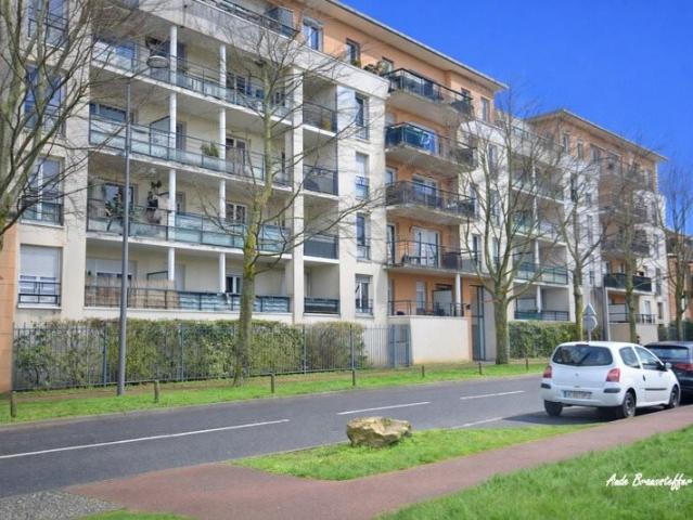 Appartement à vendre 3 pièces Cergy 95 avec cave et parkin. 70m² Cergy