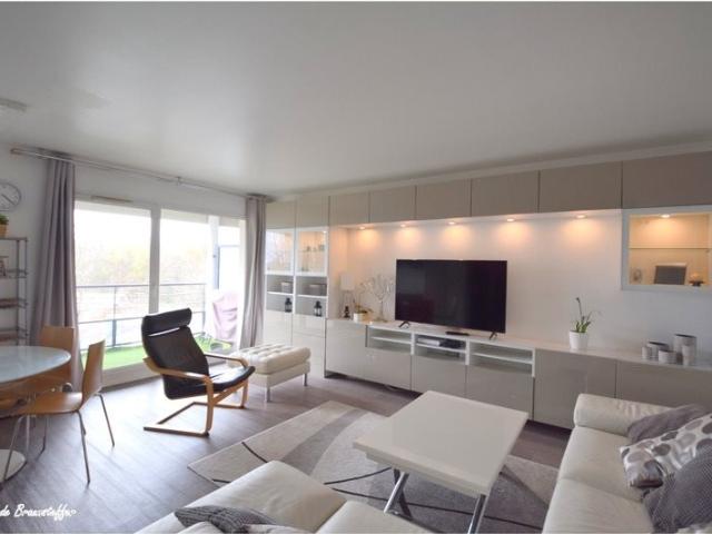 Appartement à vendre 3 pièces Cergy 95 avec cave et parkin. 70m² Cergy
