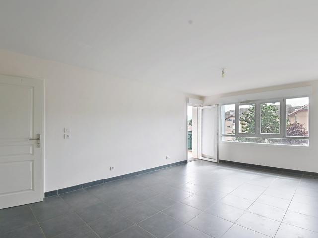 Appartement à vendre 3 pièces REIGNIER 74 avec Terrasse, 2 places de parkings et cave