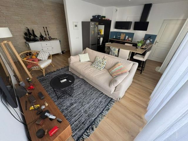 Appartement à vendre 3 pièces ROQUEVAIRE 13 + TERRASSE 100 M2