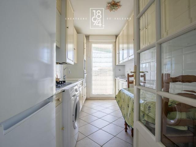 Appartement À Vendre T3 65m2 ascenseur et place de parking technopole de château Gombert