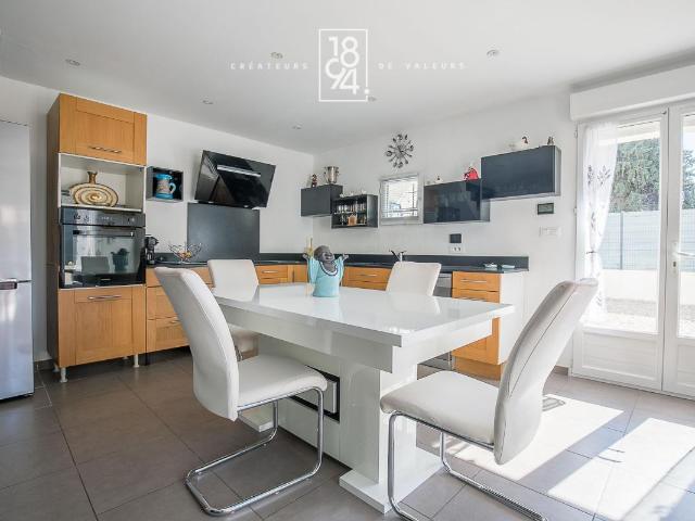 Appartement À Vendre T3 Plan de Cuques 13380 | 57m² | Jardin privatif 90m² | 2 stationnements privatifs | Entièrement rénové | Climatisation