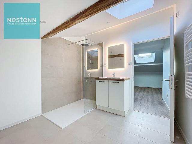 Appartement à vendre T2 rénové 80m² avec parking, centre Vil. 80m² Villefranche de Lauragais