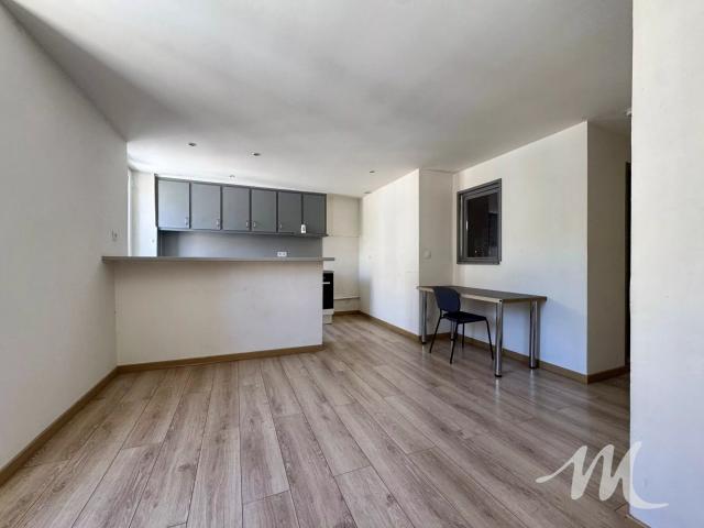 APPARTEMENT A VENDRE A BARJOLS AU PREMIER ÉTAGE