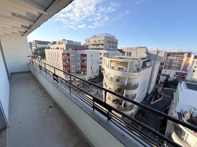 Appartement à vendre, ANNEMASSE, 69 m2 + cave + grenier, 3 pièces