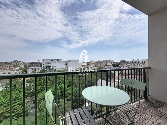 Le calme en hyper centre: dernier étage, balcon et vue imprena