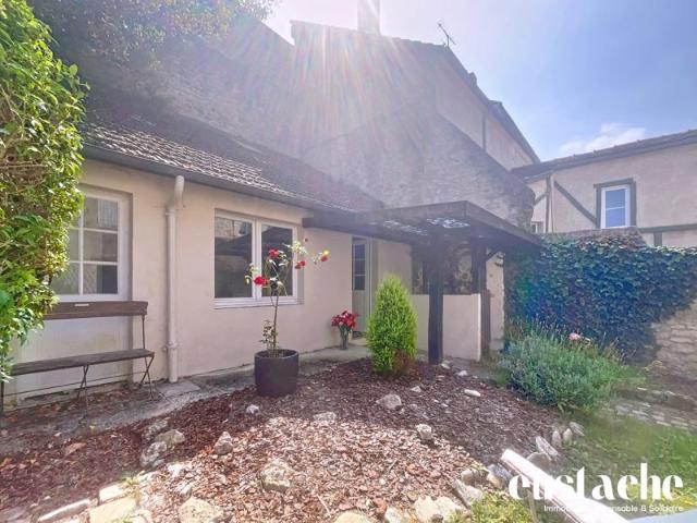 SENLIS intra muros Charmant ensemble immobilier de caractère !