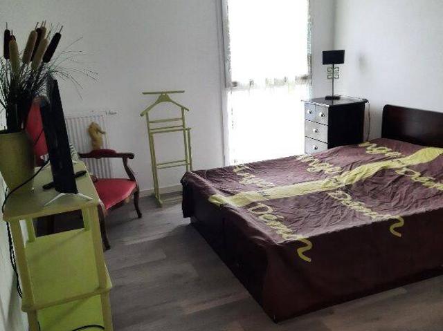 APPARTEMENT AGREABLE 2 CHAMBRES AVEC PARKING COUVERT