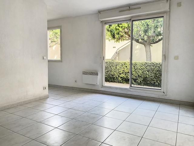 Appartement Aix En Provence 1 pièce s 27.39 m2 Non Meublé, Piscine, Tennis, Parking