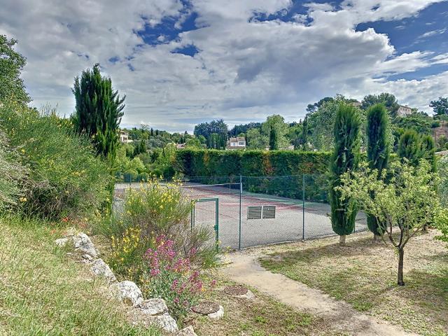 Appartement Aix En Provence 1 pièce s 27.39 m2 Non Meublé, Piscine, Tennis, Parking