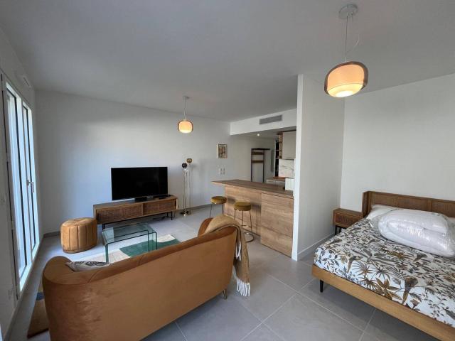 Appartement Aix En Provence 1 pièce s 36.90 m2 jardin parki
