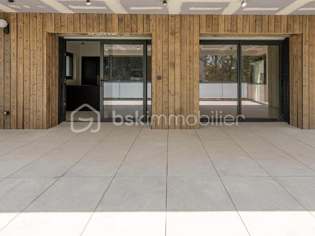 APPARTEMENT ANNECY LE VIEUX QUARTIER POMMARIES 108M2