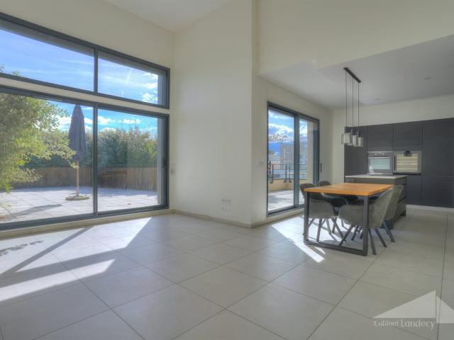 Appartement attique 4 pièces à vendre Ferney Voltaire 96m² Ferney Voltaire