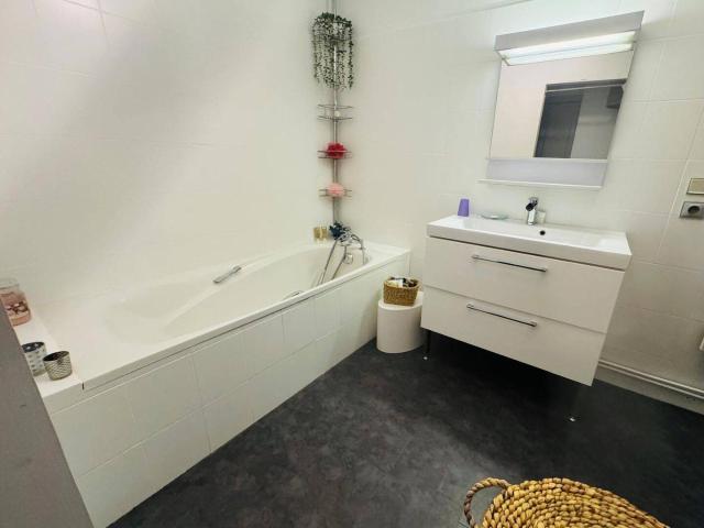 Appartement atypique 84m2 au calme dans le vieux St jorioz, avec 2 balcons et petit garage