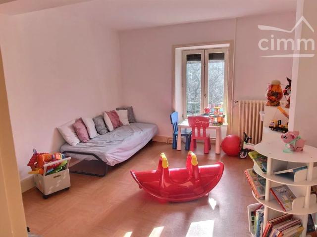 APPARTEMENT ATYPIQUE T6