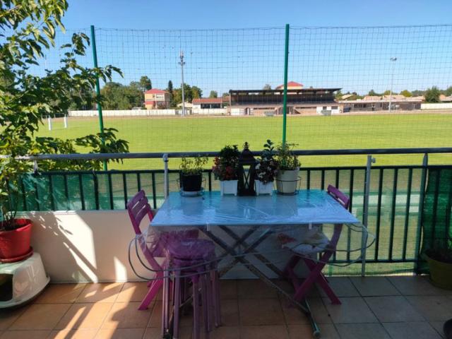 APPARTEMENT AU 1ER ETAGE AVEC BALCON DANS RESIDENCE SECURISE