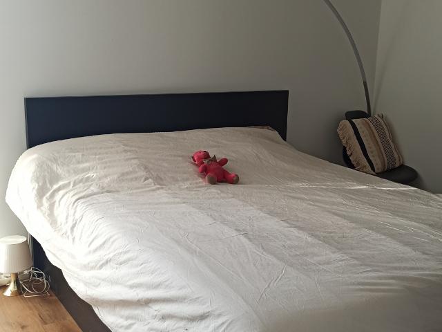 APPARTEMENT AU DERNIER ETAGE AVEC ASCENSEUR PROCHE GARE ET COMMODITES
