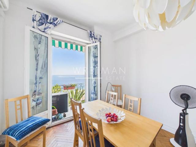 Appartement au dernier étage avec balcon et vue sur la mer –. 52m² Nice