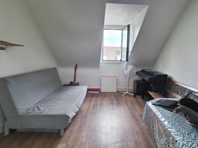 Appartement au dernier étage 40,75m2 au sol / 31,61m2 loi Ca