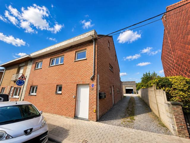Appartement au rez de chaussée avec une chambre, terrasse et